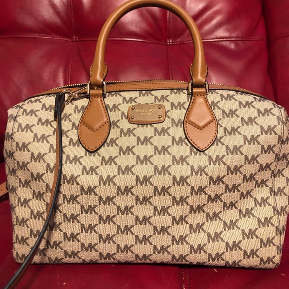 Michael Kors Handbags - Michael kors purse 👜